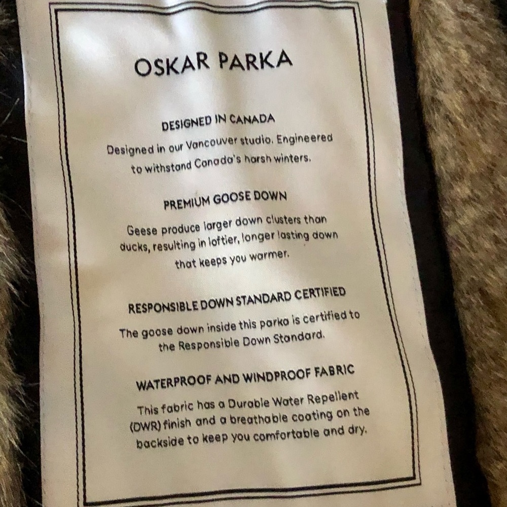 Aritzia-Babaton
Oskar Parka - Picture 9 of 16